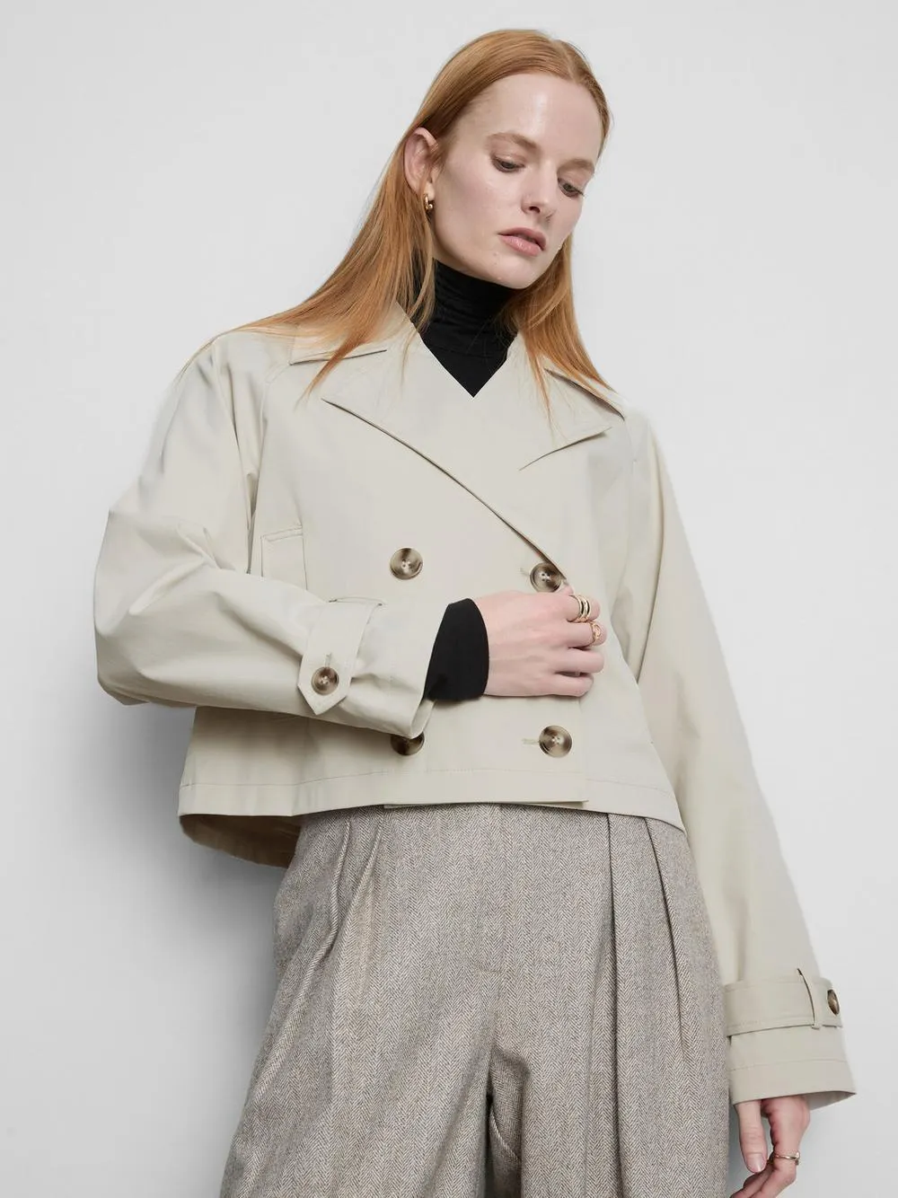 Zweireihiger, gerade geschnittener Trenchcoat