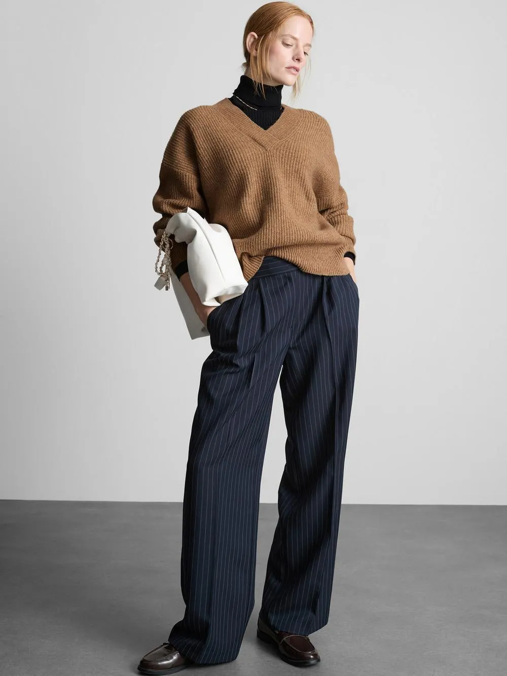 Gerippter Pullover mit V-Ausschnitt