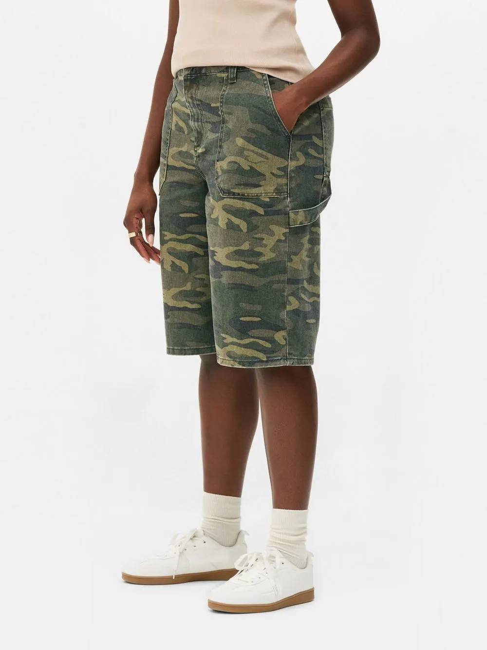 Denim-Jorts im Cargostil