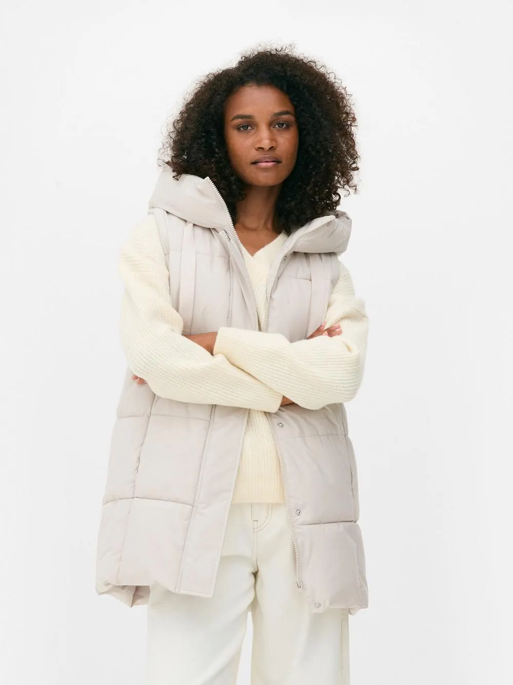 Chaleco largo con capucha