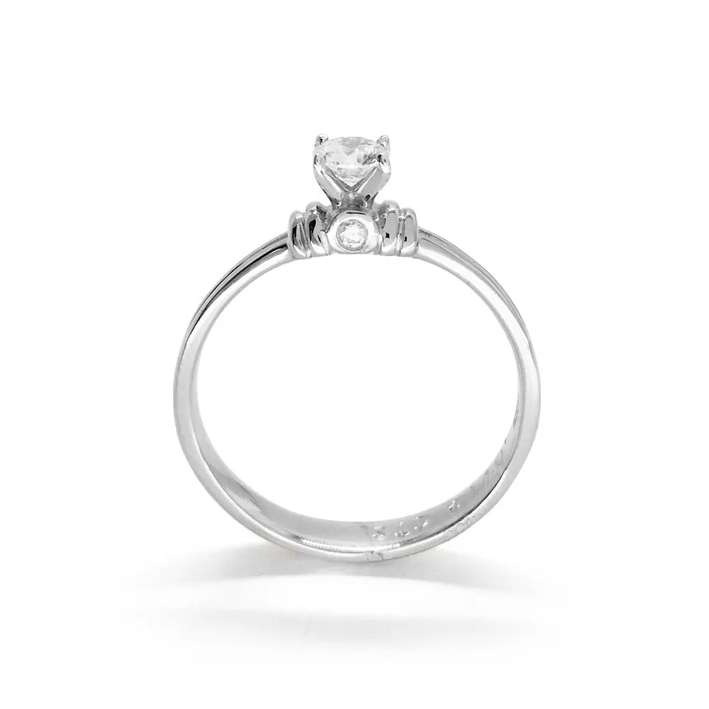 ANILLO SOLITARIO CON DIAMANTES