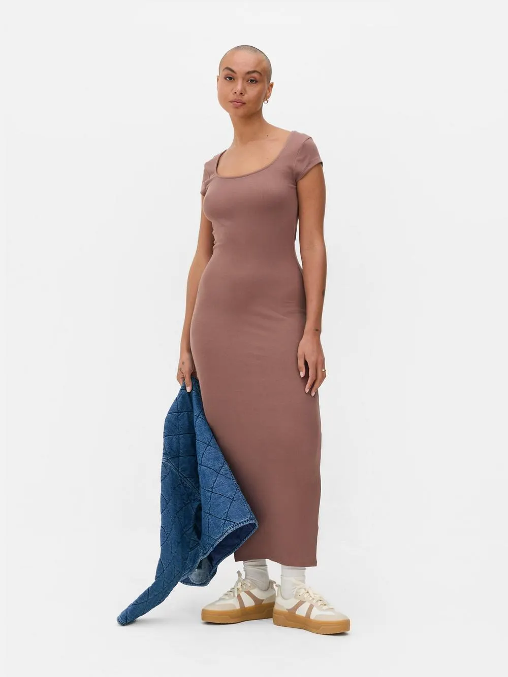 Vestido largo ajustado de canalé