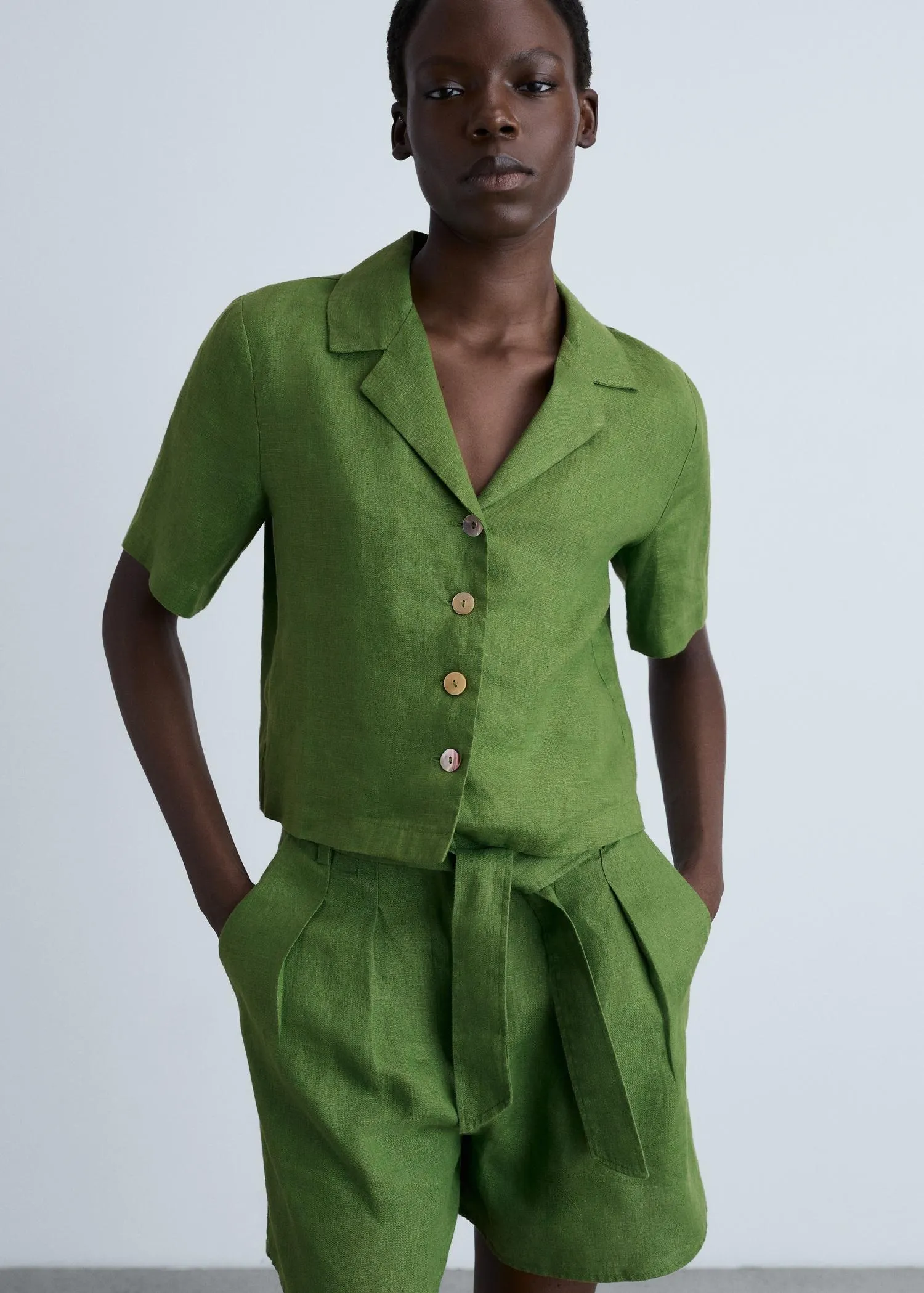 Shorts lino cinturón