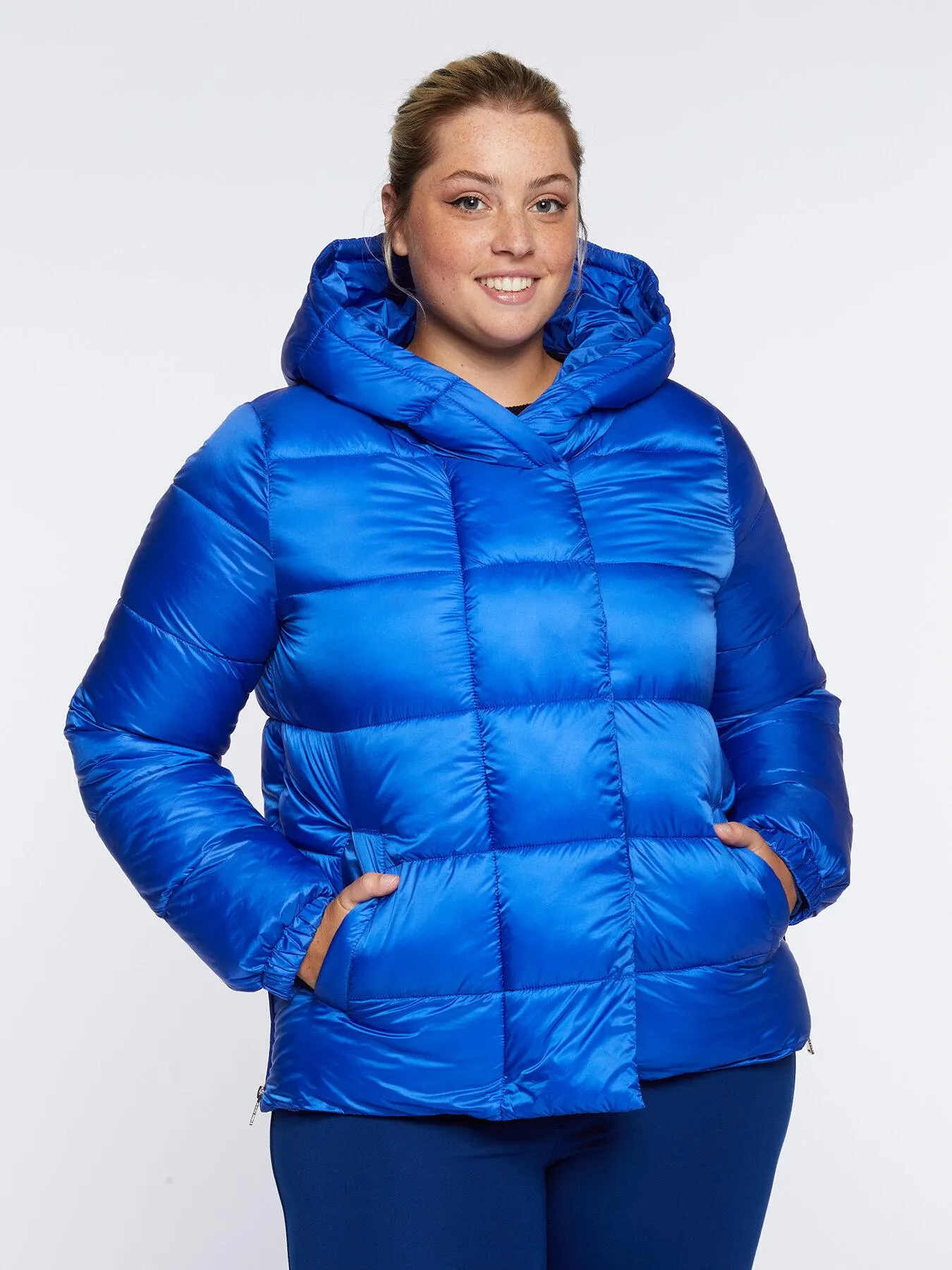 Plumífero con cuello amplio