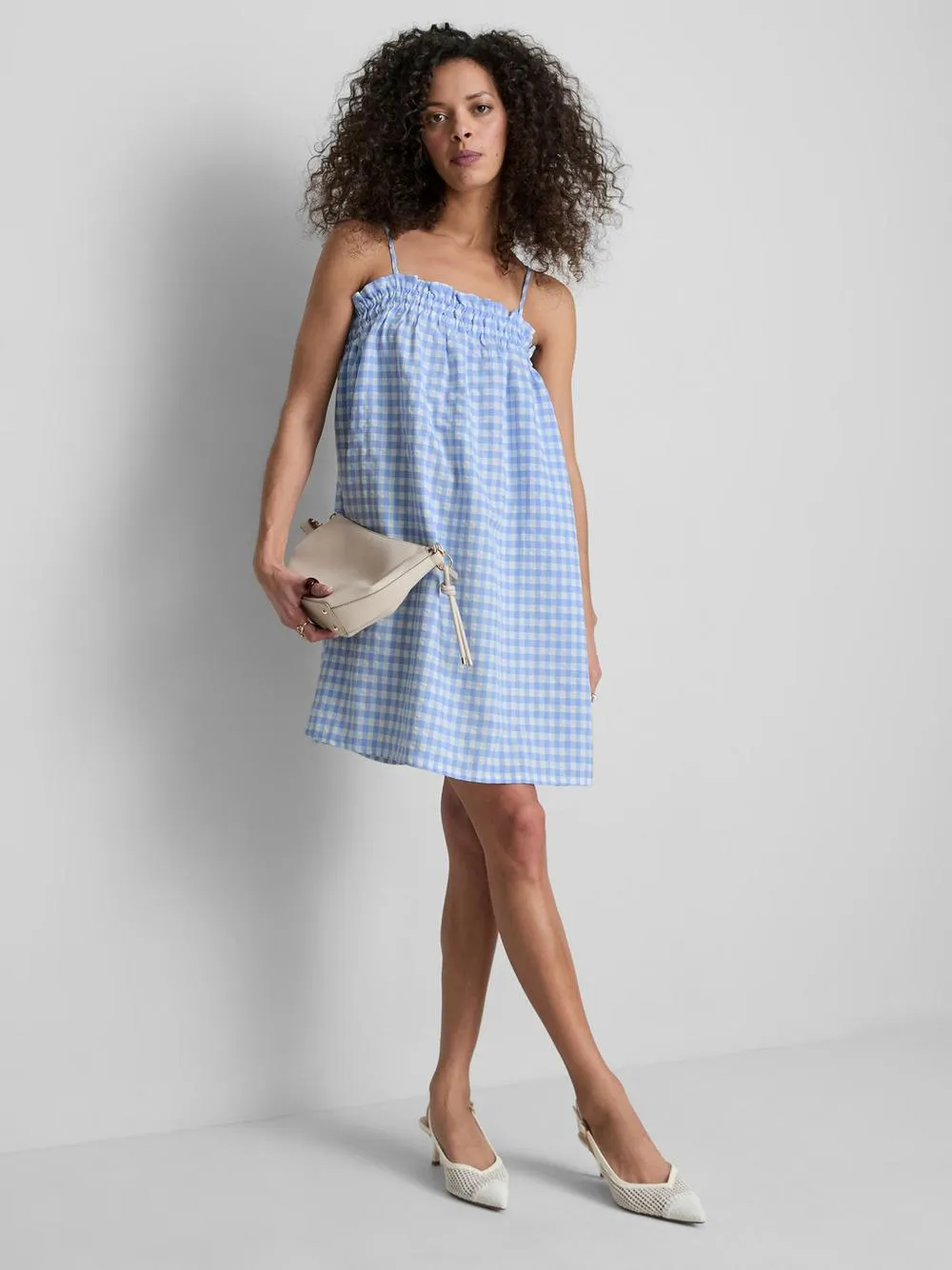 Vestido corto con vuelo de sirsaca