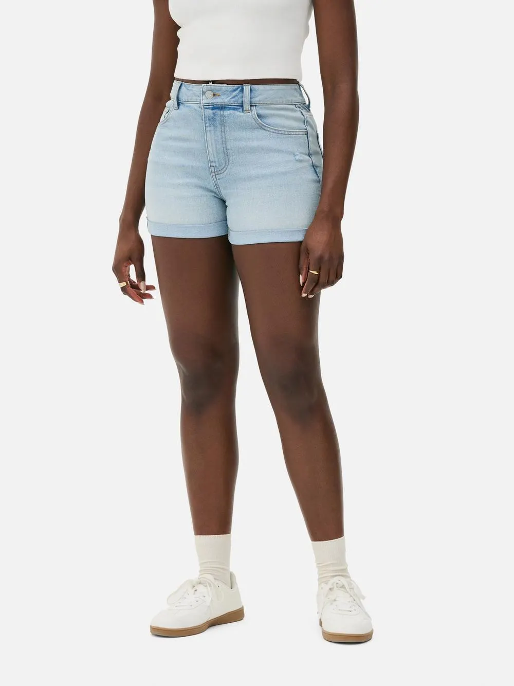 Pantalones cortos vaqueros con bajos vueltos