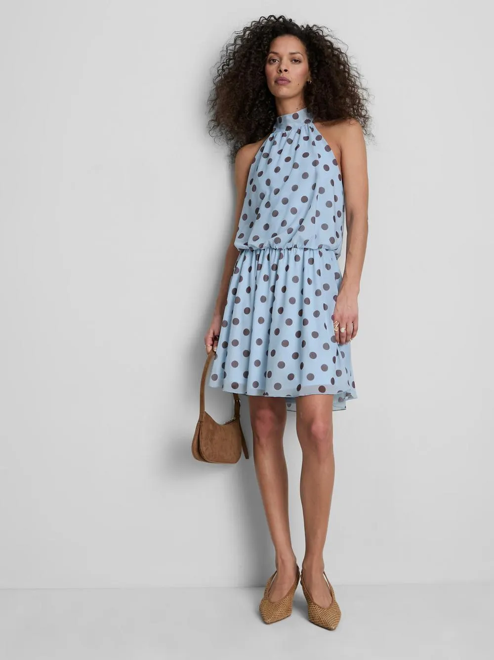Vestido corto de malla con escote halter y lunares