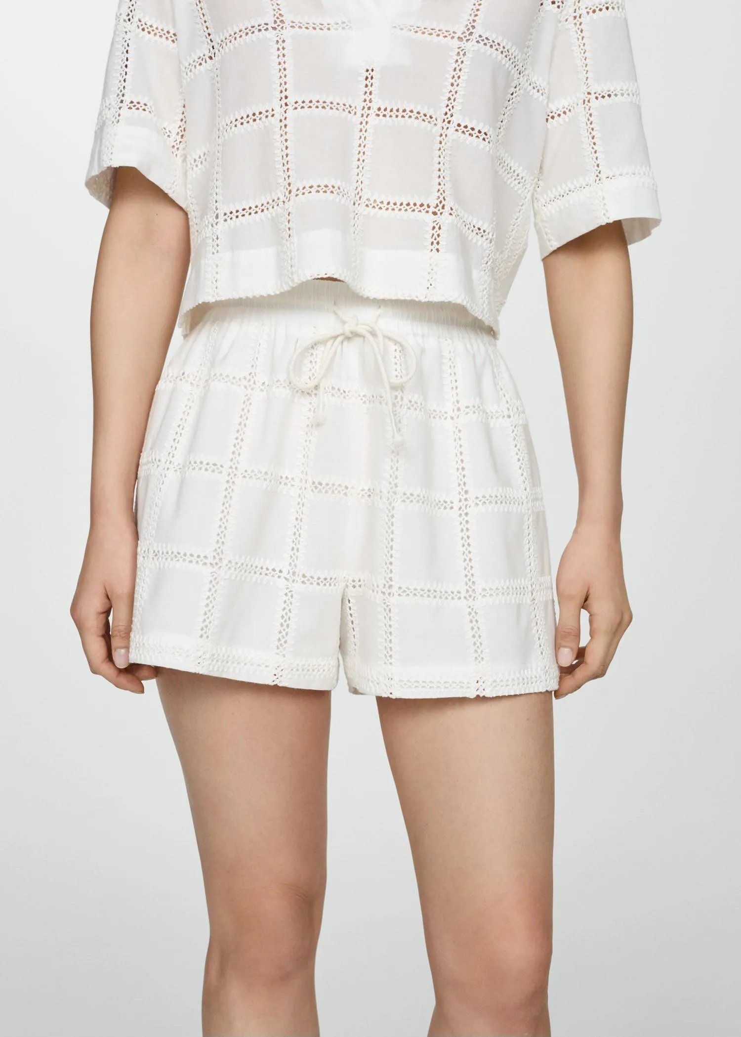 Shorts bordados lazo