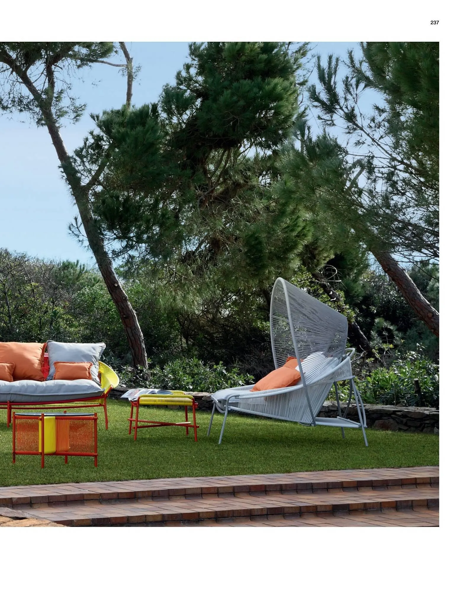 Catálogo de Folleto Roche Bobois 2 de febrero al 28 de diciembre 2024 - Página 239