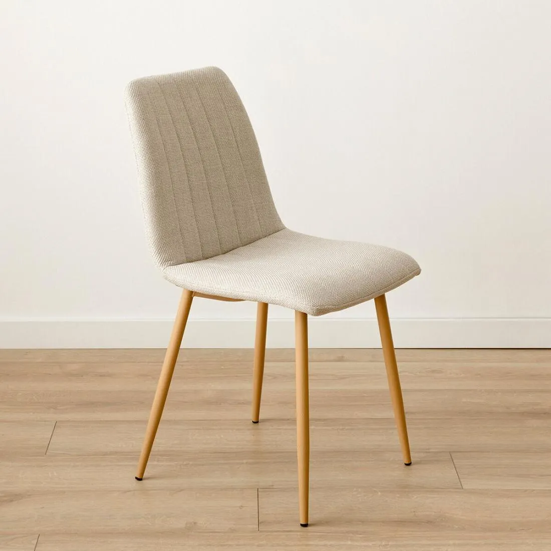 Silla tapizada beige