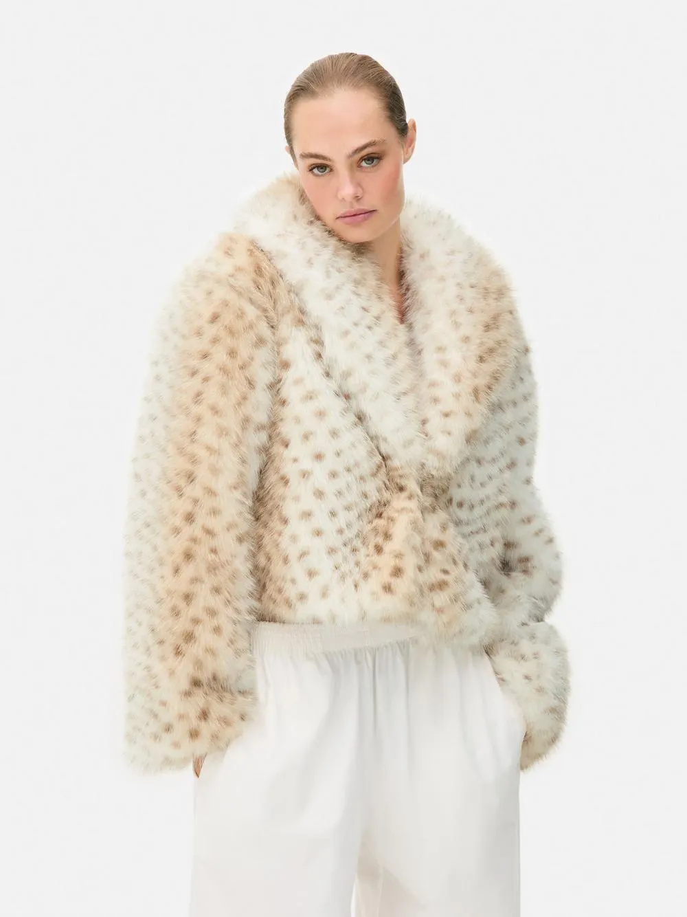 Chaqueta de pelo sintético con capucha