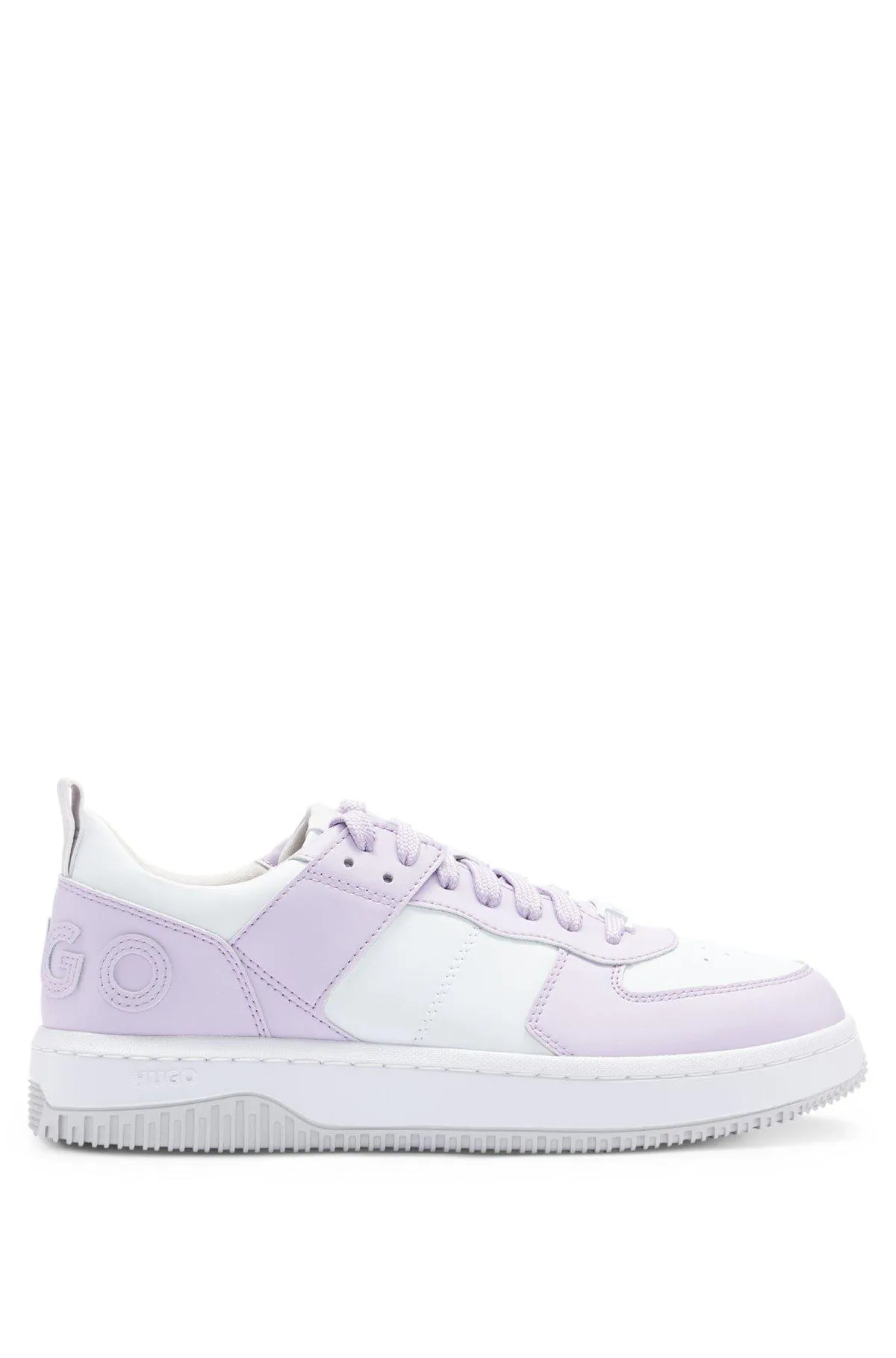 Deportivas de colores pastel con logo en el talón
