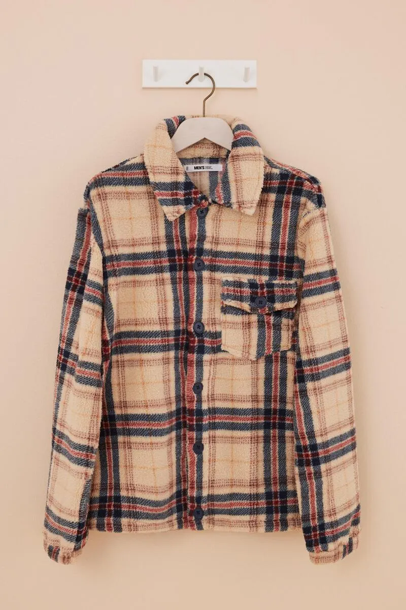 Bata corta hombre sobre camisa cuadros