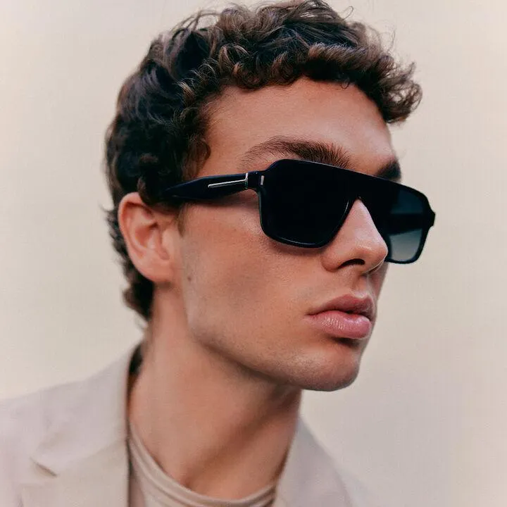 mó FRONT ROW CHAD SUN