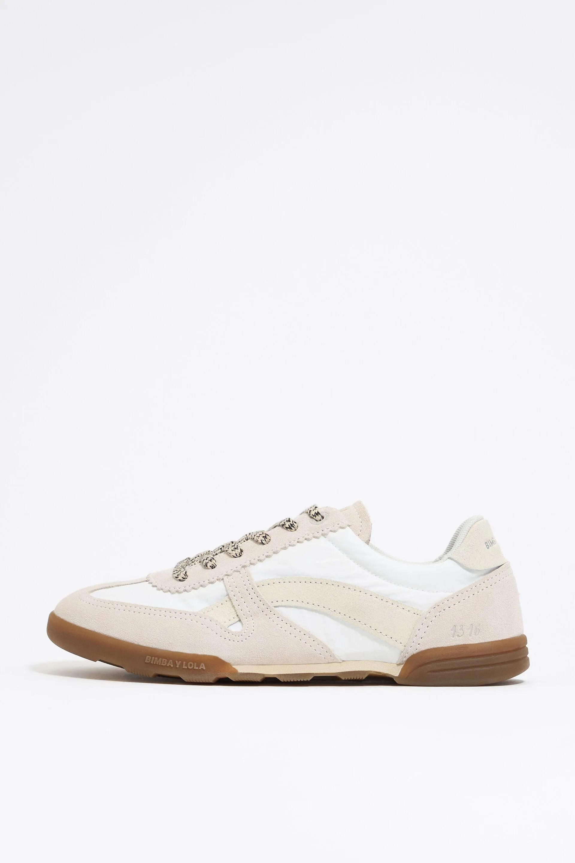 Deportiva indoor 13 16 blanca