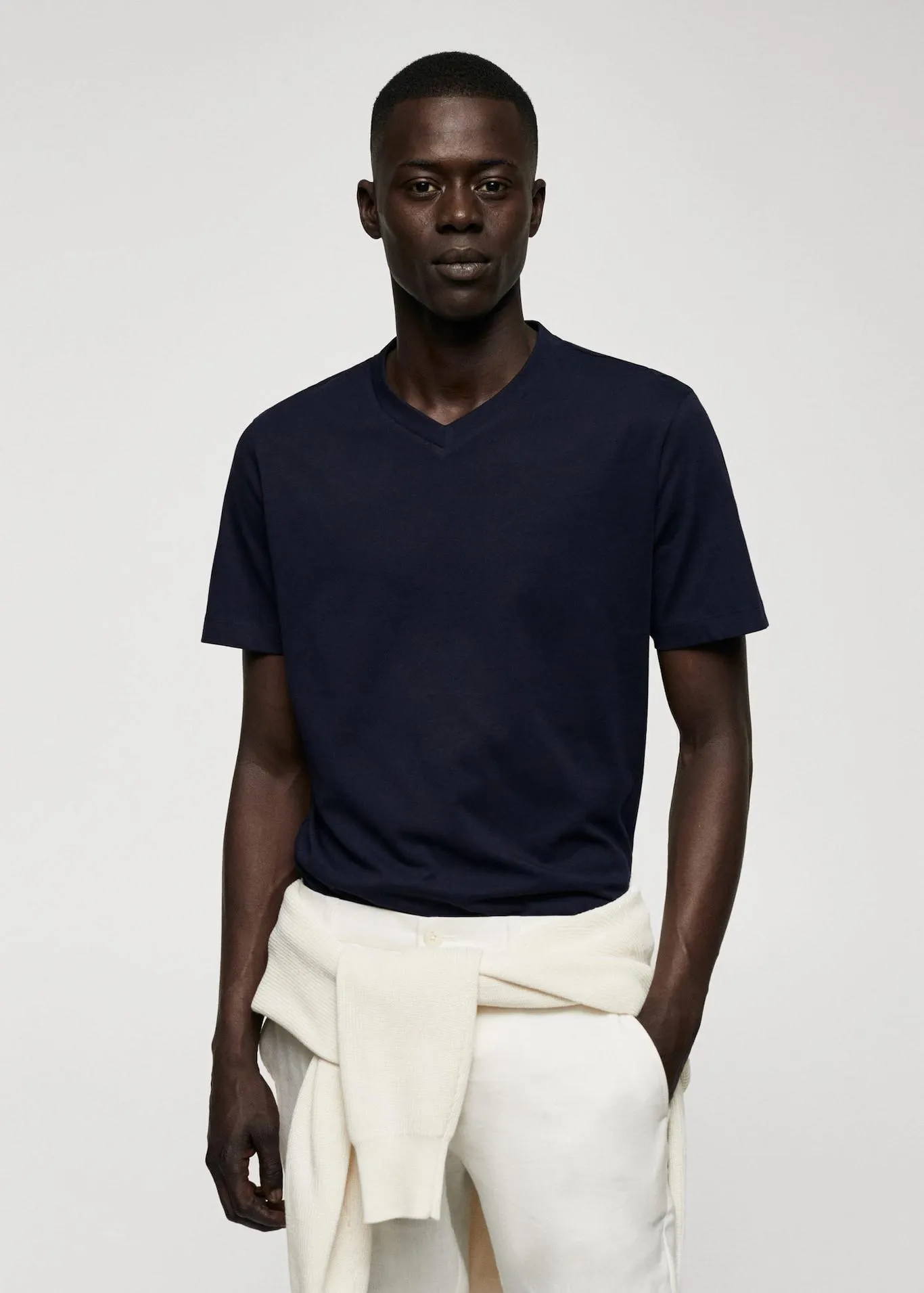 Camiseta básica algodón cuello pico