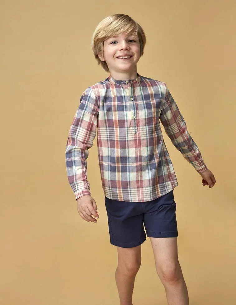 Pantalón chino corto de sarga azul