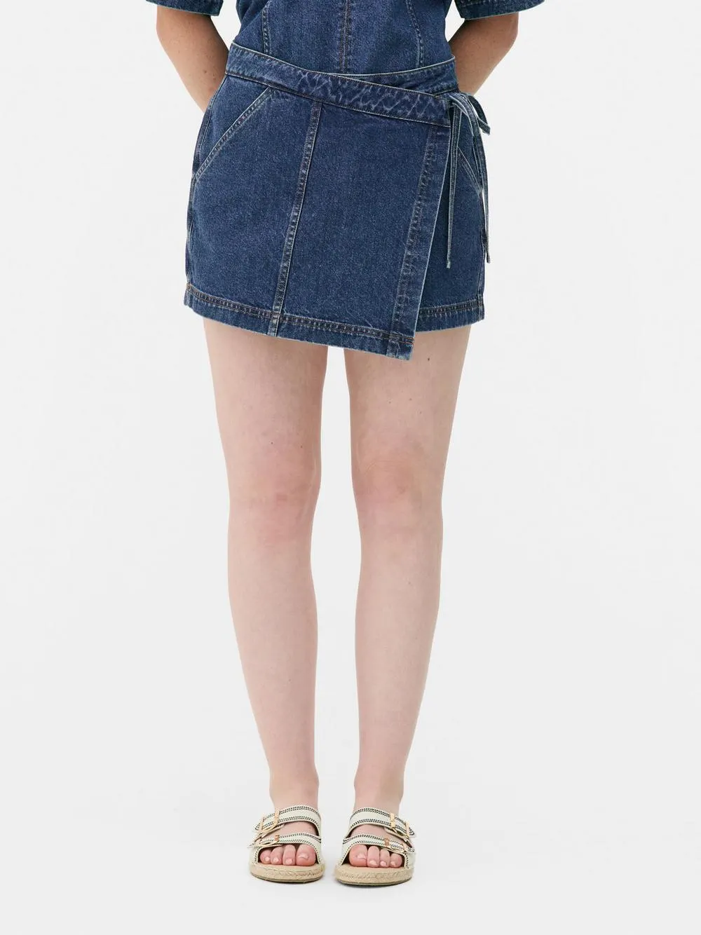 Falda pantalón vaquera con lazada delantera