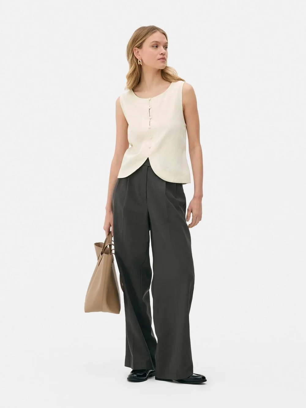 Chaleco con botones y atado a la espalda