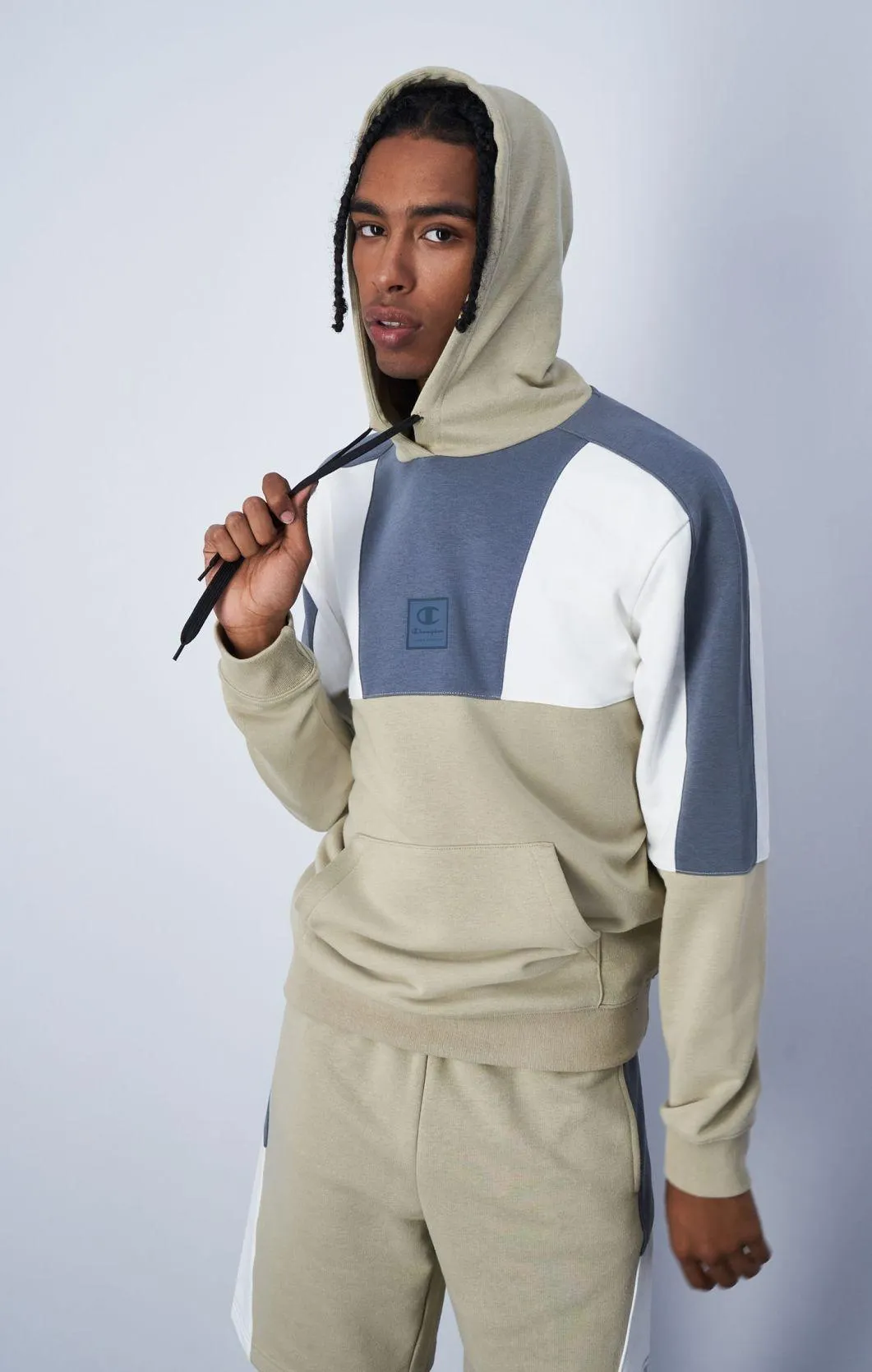 Sudadera con capucha de felpa medio color block