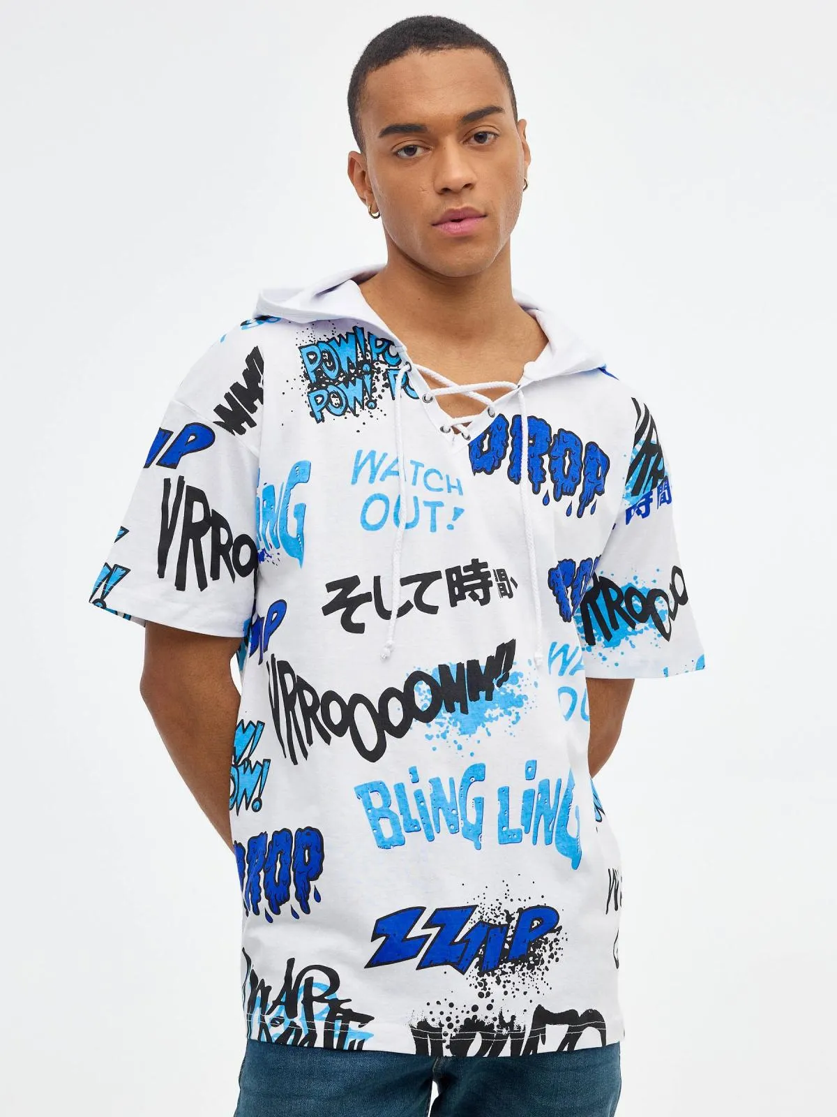 Camiseta oversized con capucha