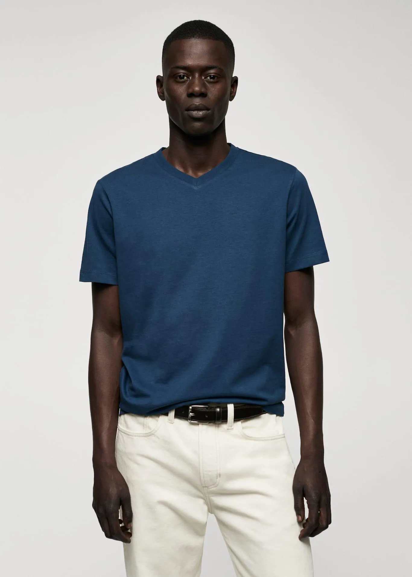 Camiseta básica algodón cuello pico