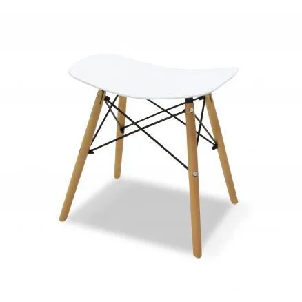 Taburete bajo en blanco