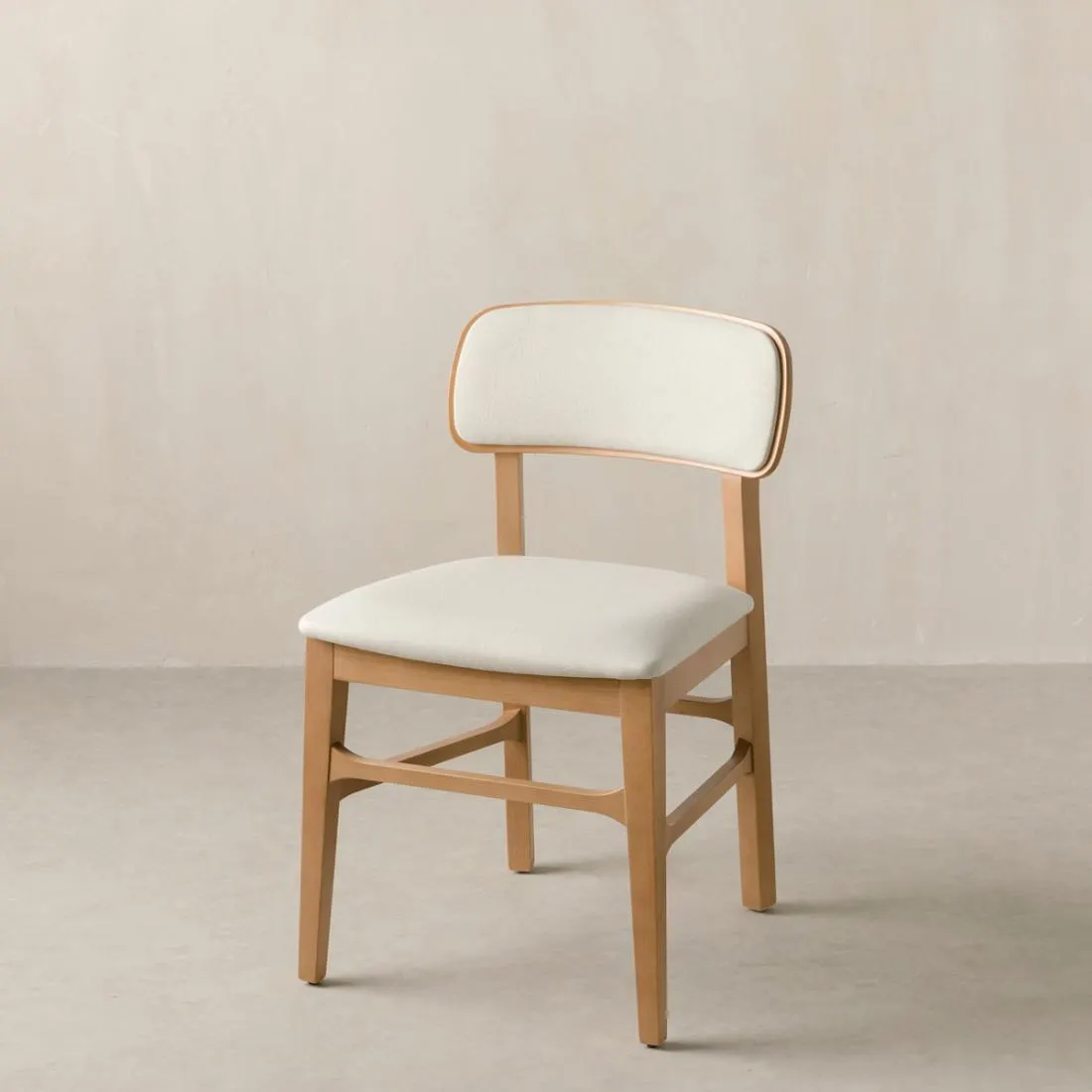 Silla de madera maciza tapizada personalizable