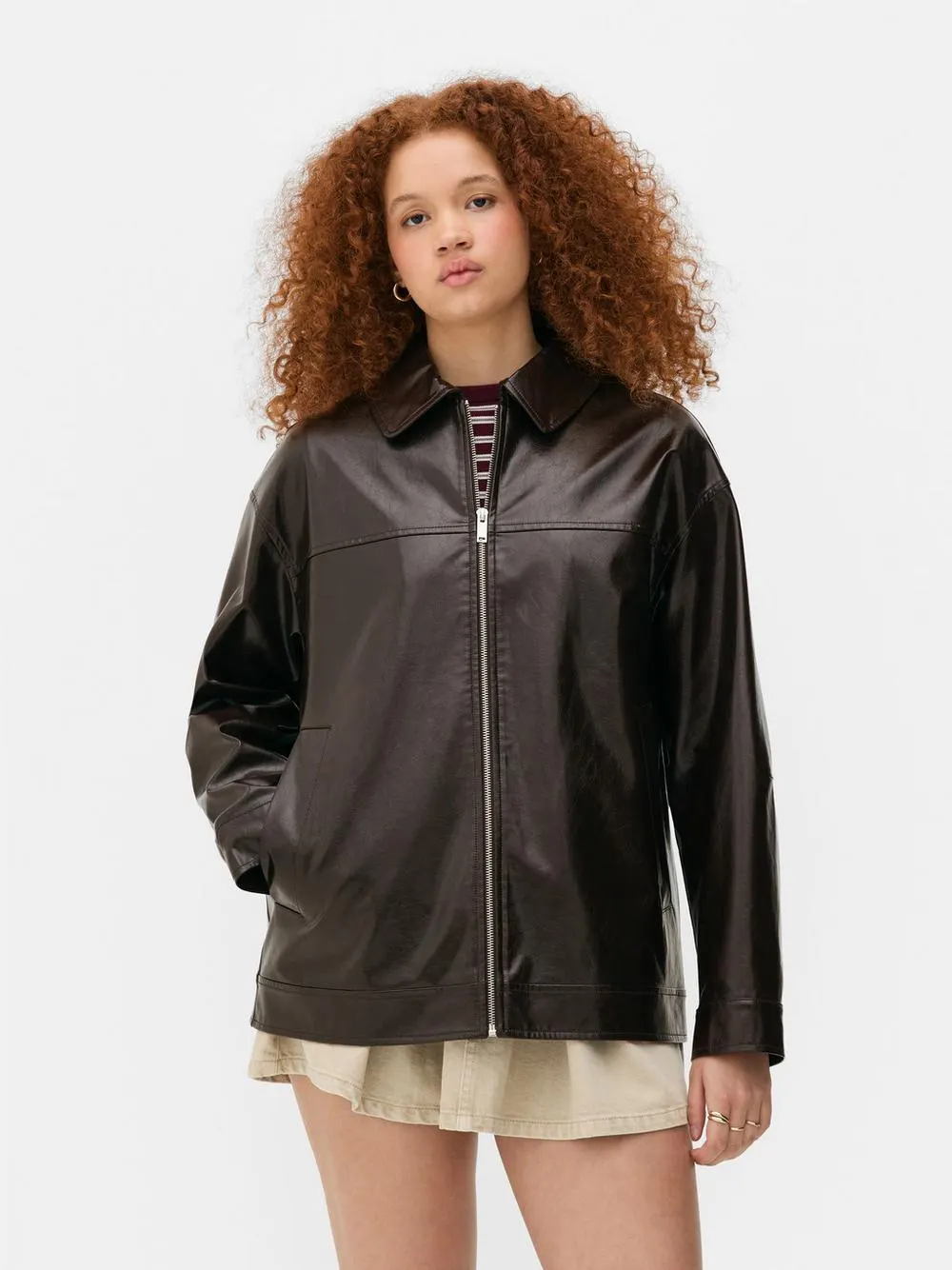 Chaqueta holgada brillante con cremallera