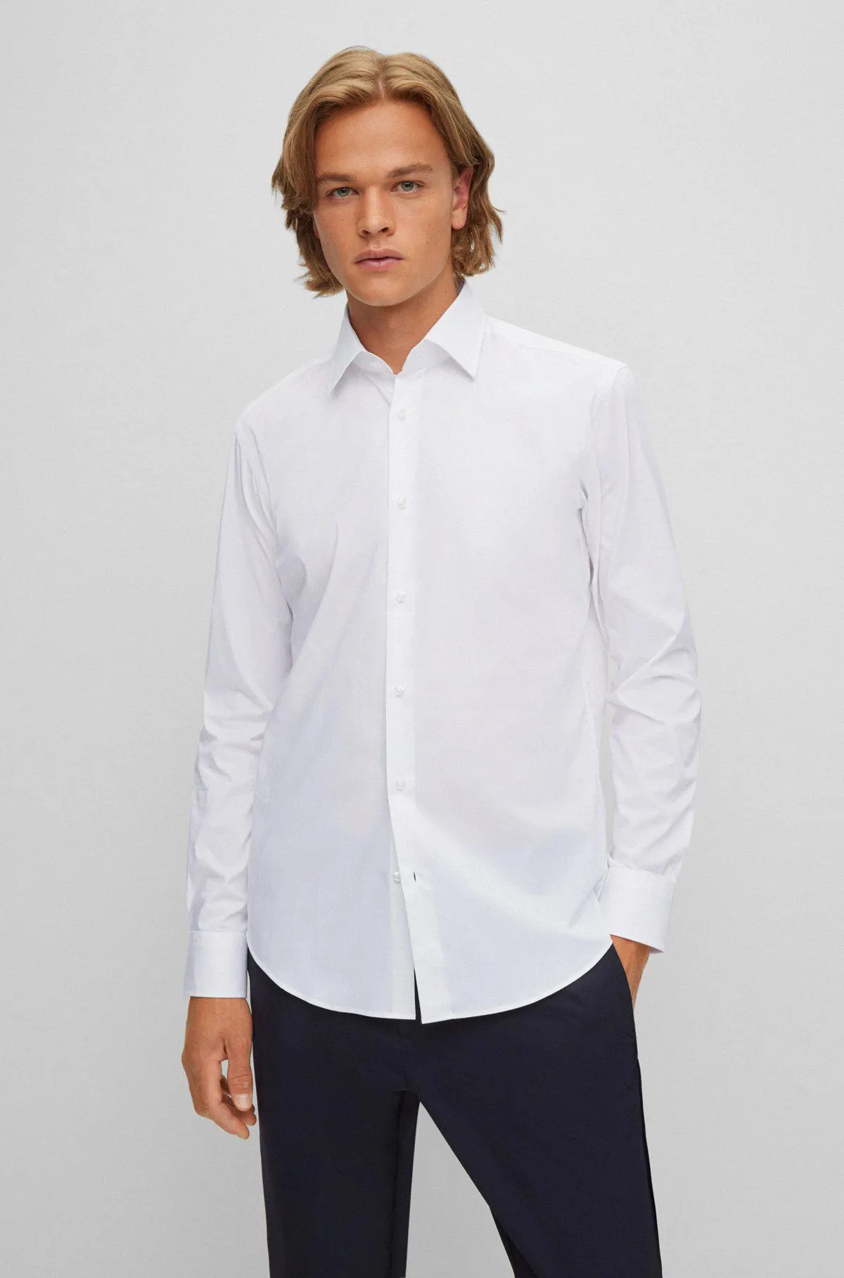 Camisa regular fit en popelín de algodón elástico de planchado fácil