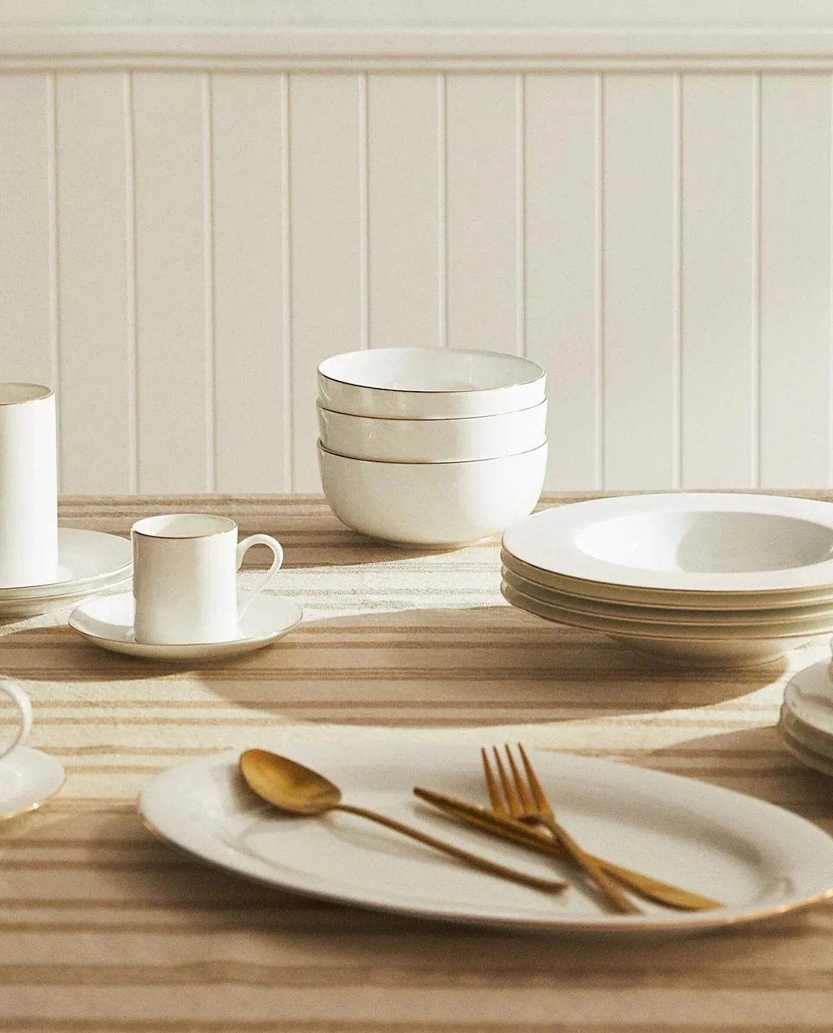 VAJILLA BONE CHINA FILO ORO