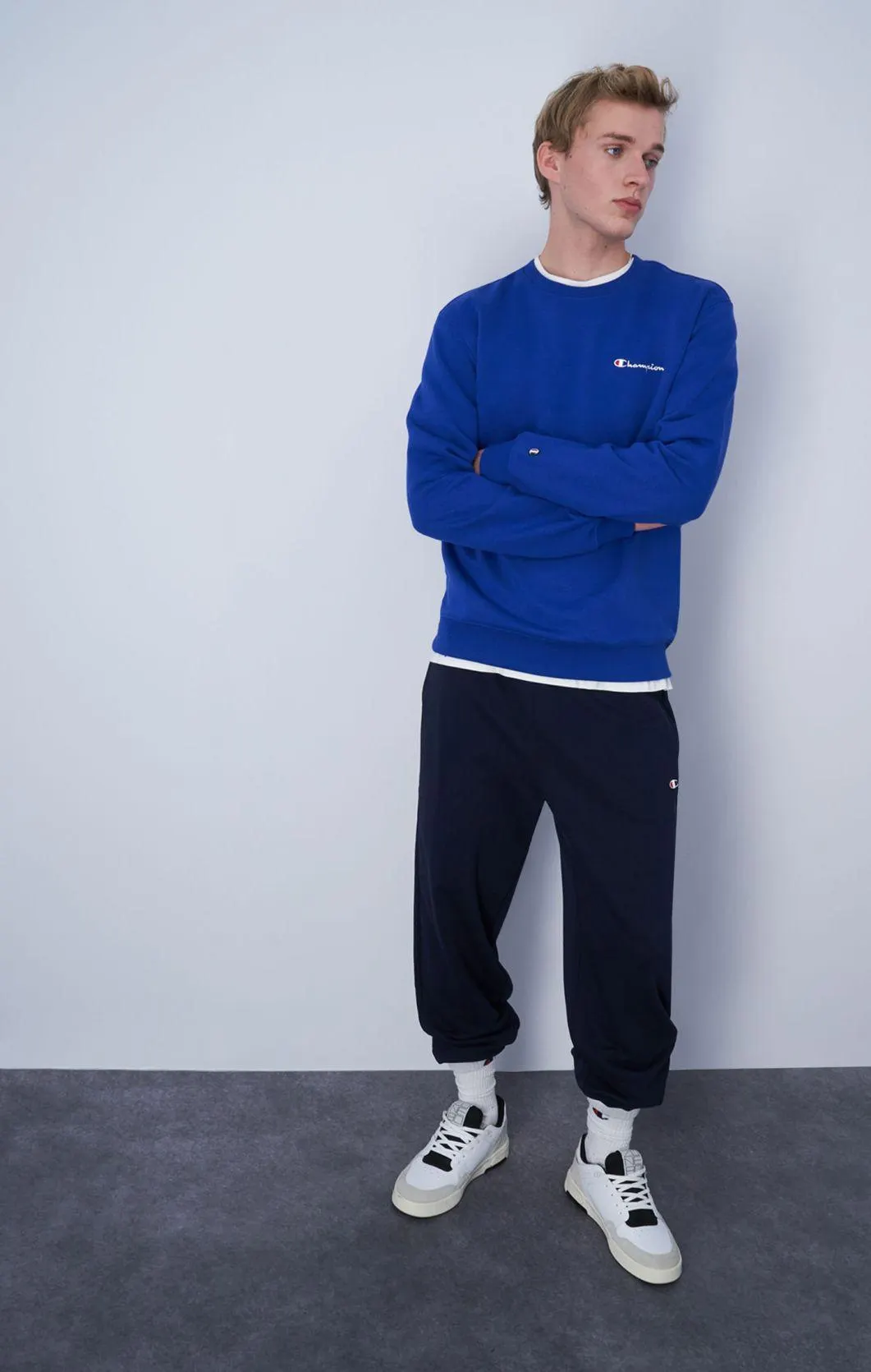 Joggers minimalistas de corte suelto