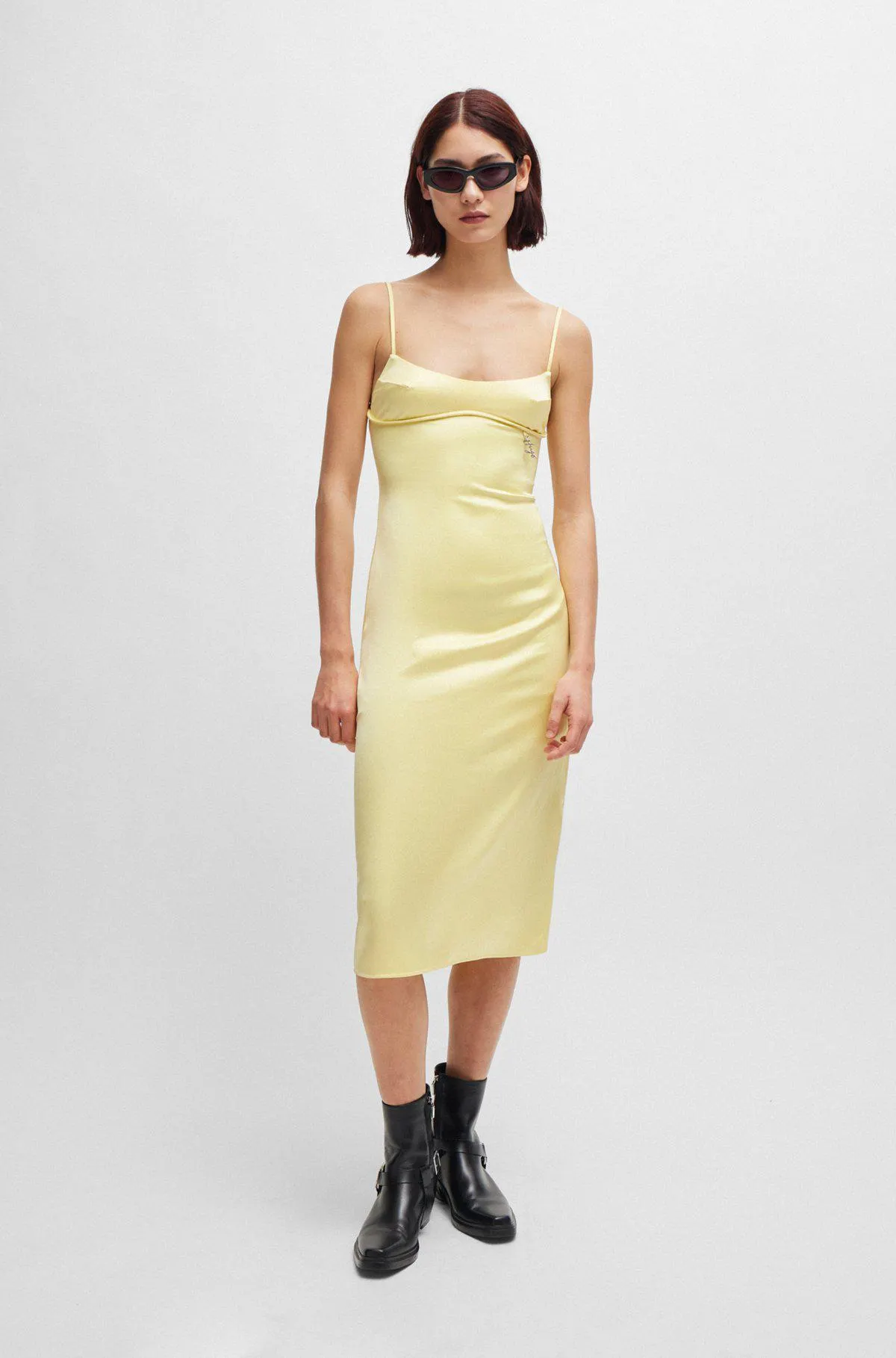 Vestido de ajuste slim em cetim com acabamento de logótipo