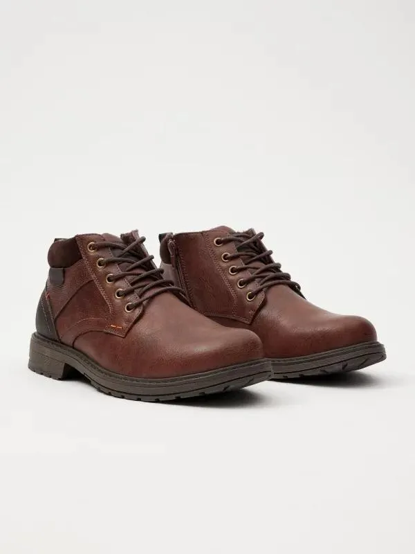 Botas combinadas con cuello