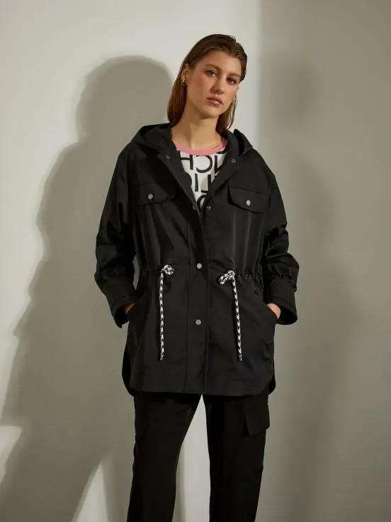 Chaqueta de tejido técnico con capucha