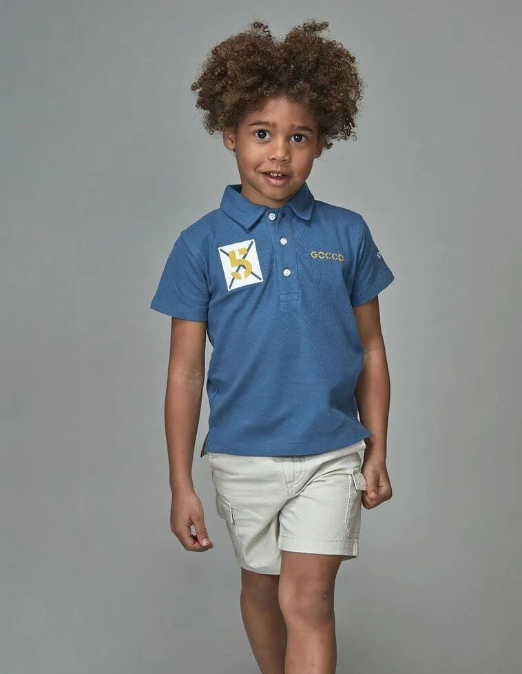 Polo con parches azul claro