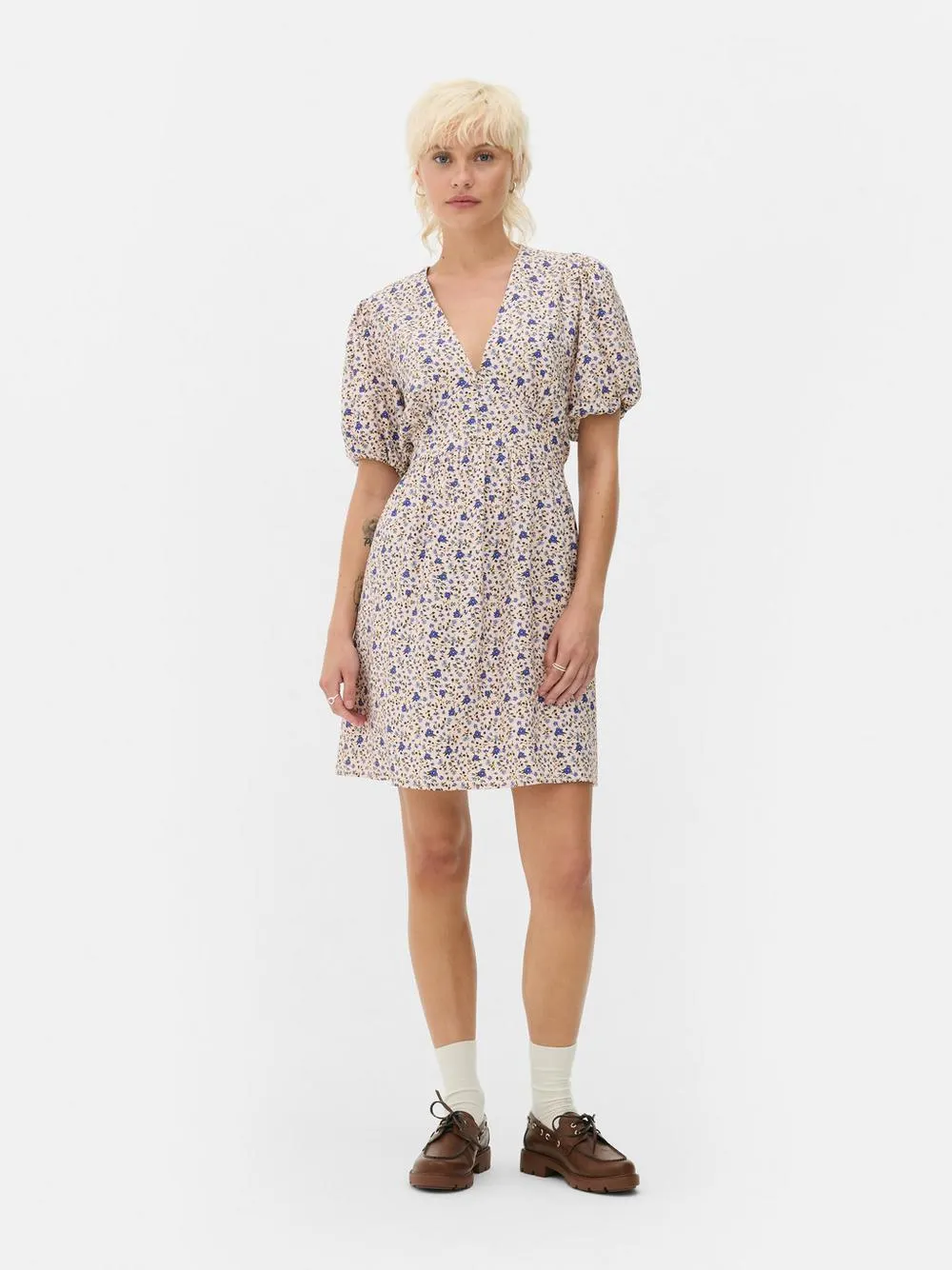 Minikleid mit Puffärmeln
