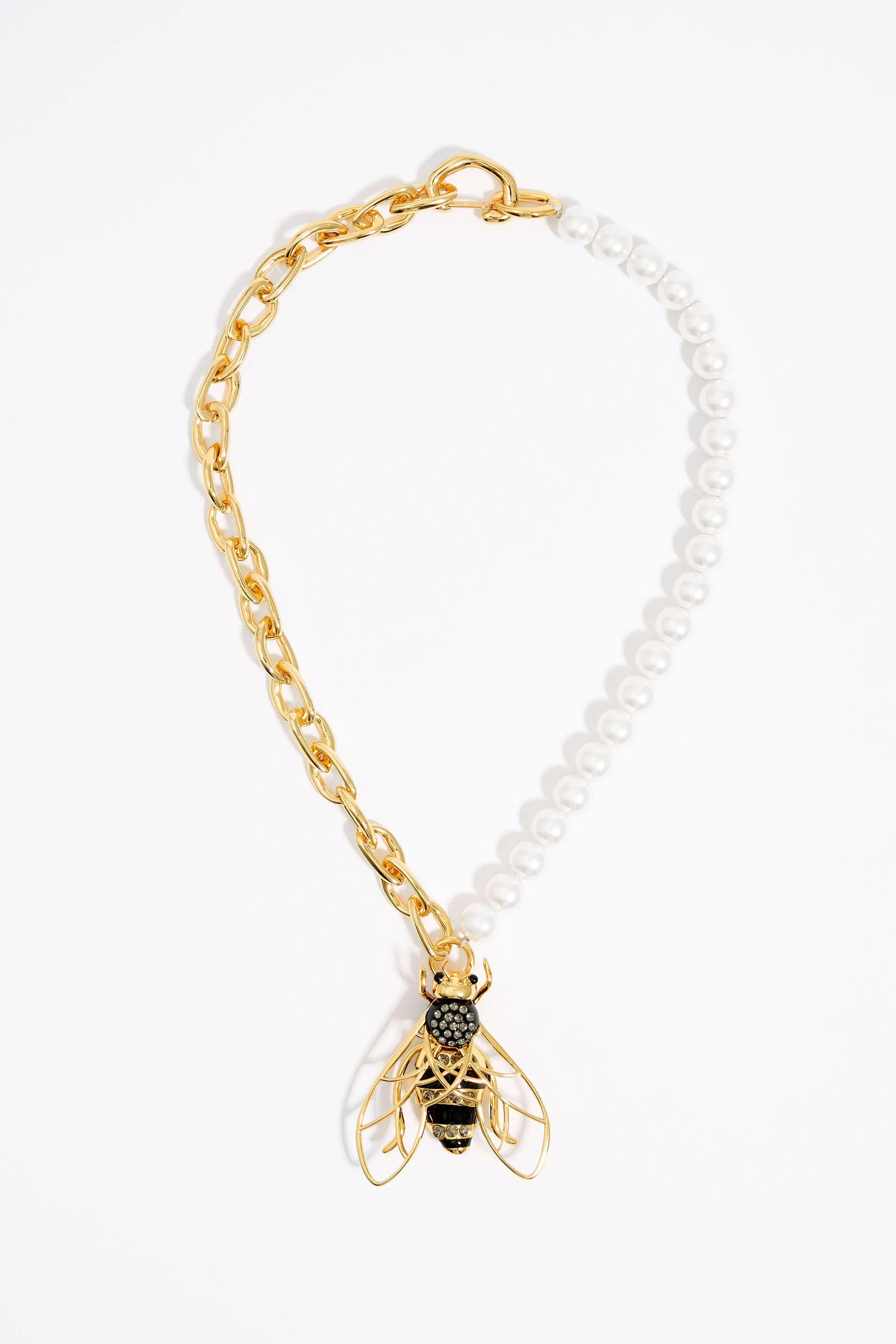 Collar perlas y cadena con abeja negra