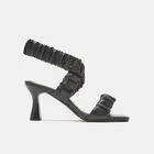 Sandalias con tira fruncida y tacón midi