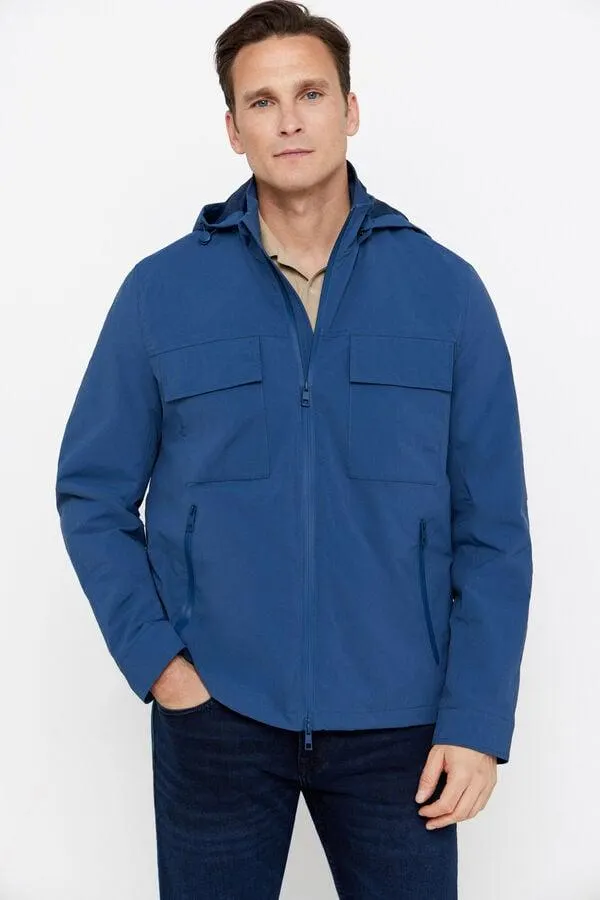 Cazadora con capucha