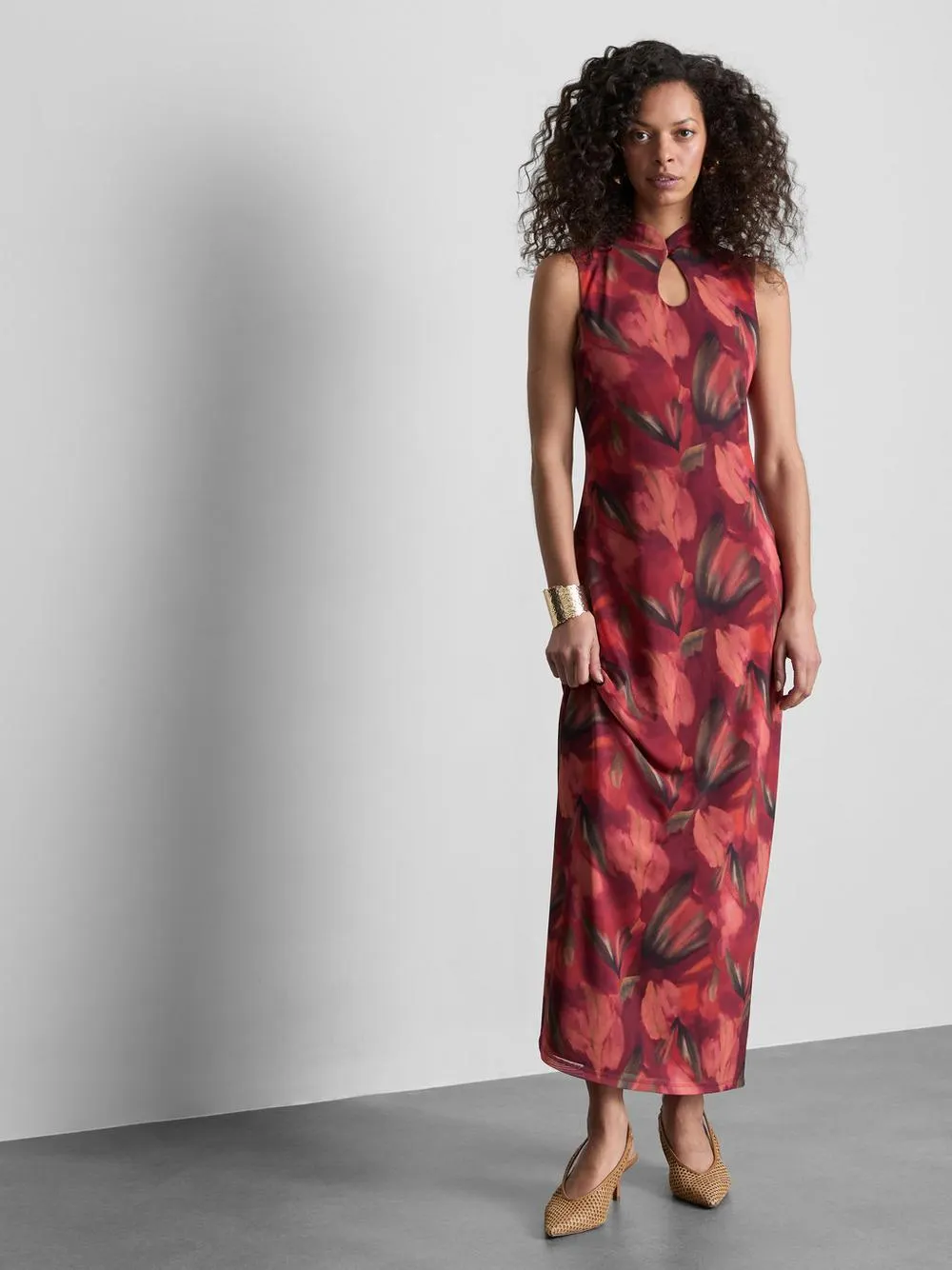 Vestido largo de malla con escote ojo de cerradura