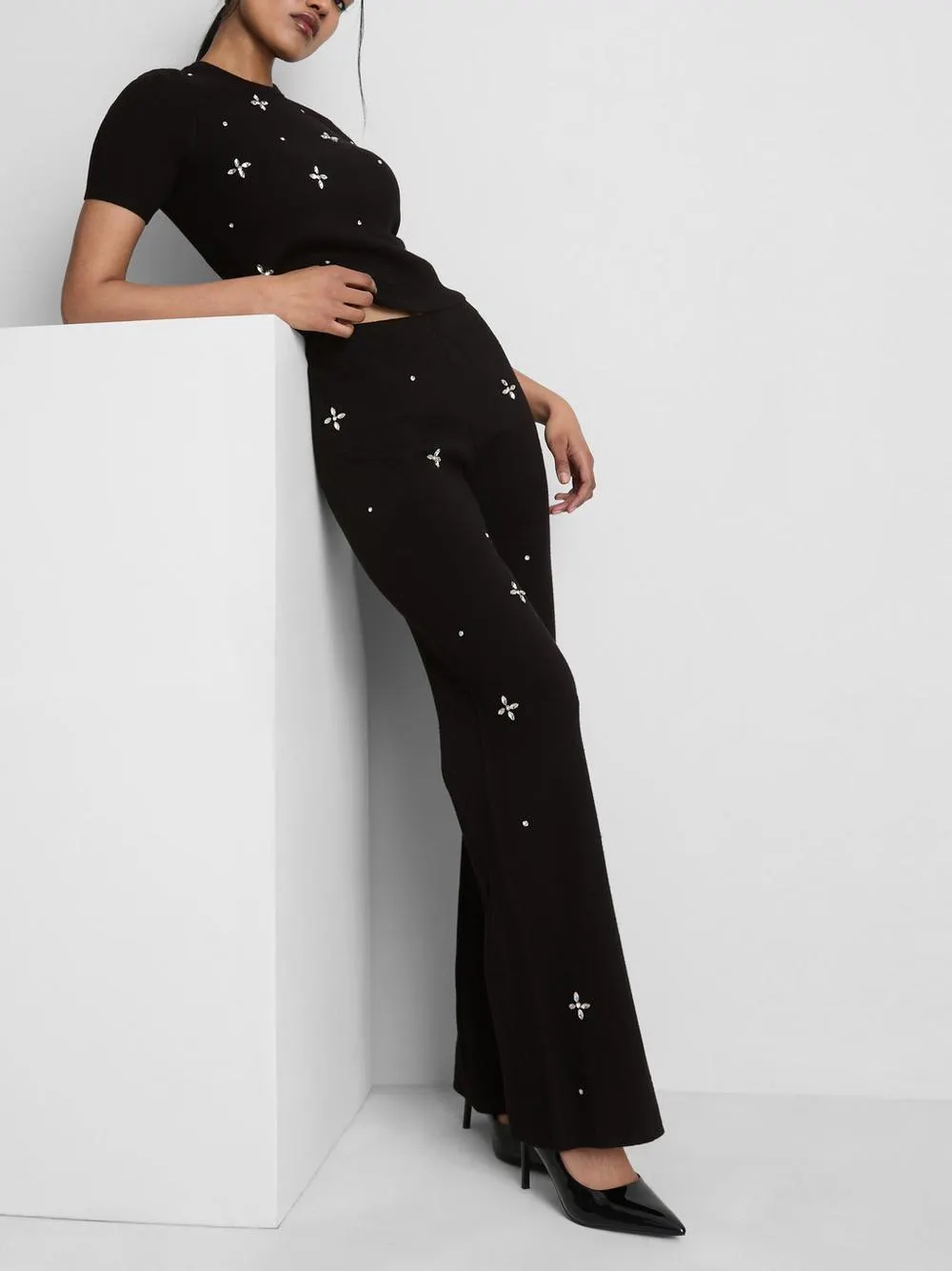 Pantalones rectos bordados