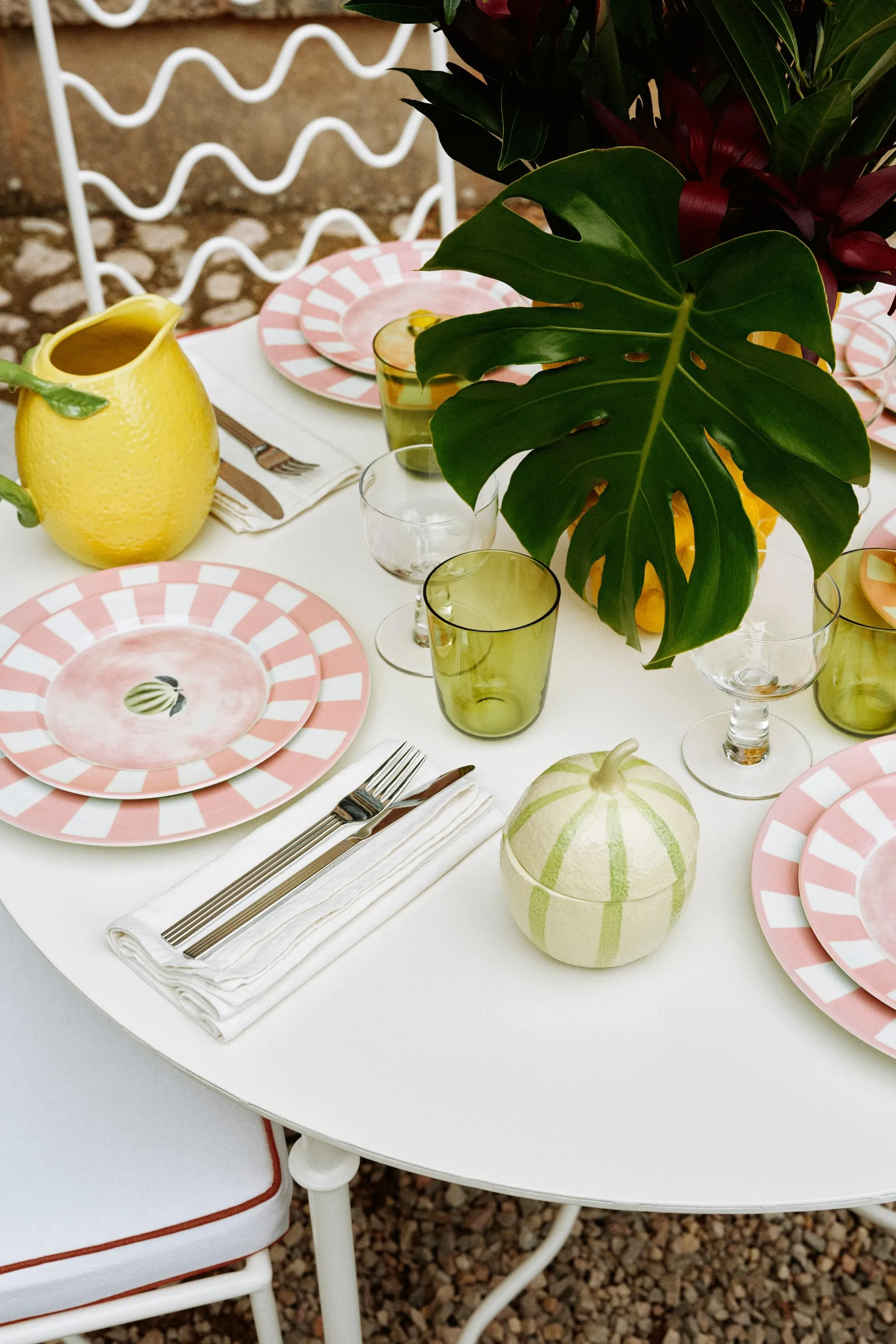 Bote de gres pequeño