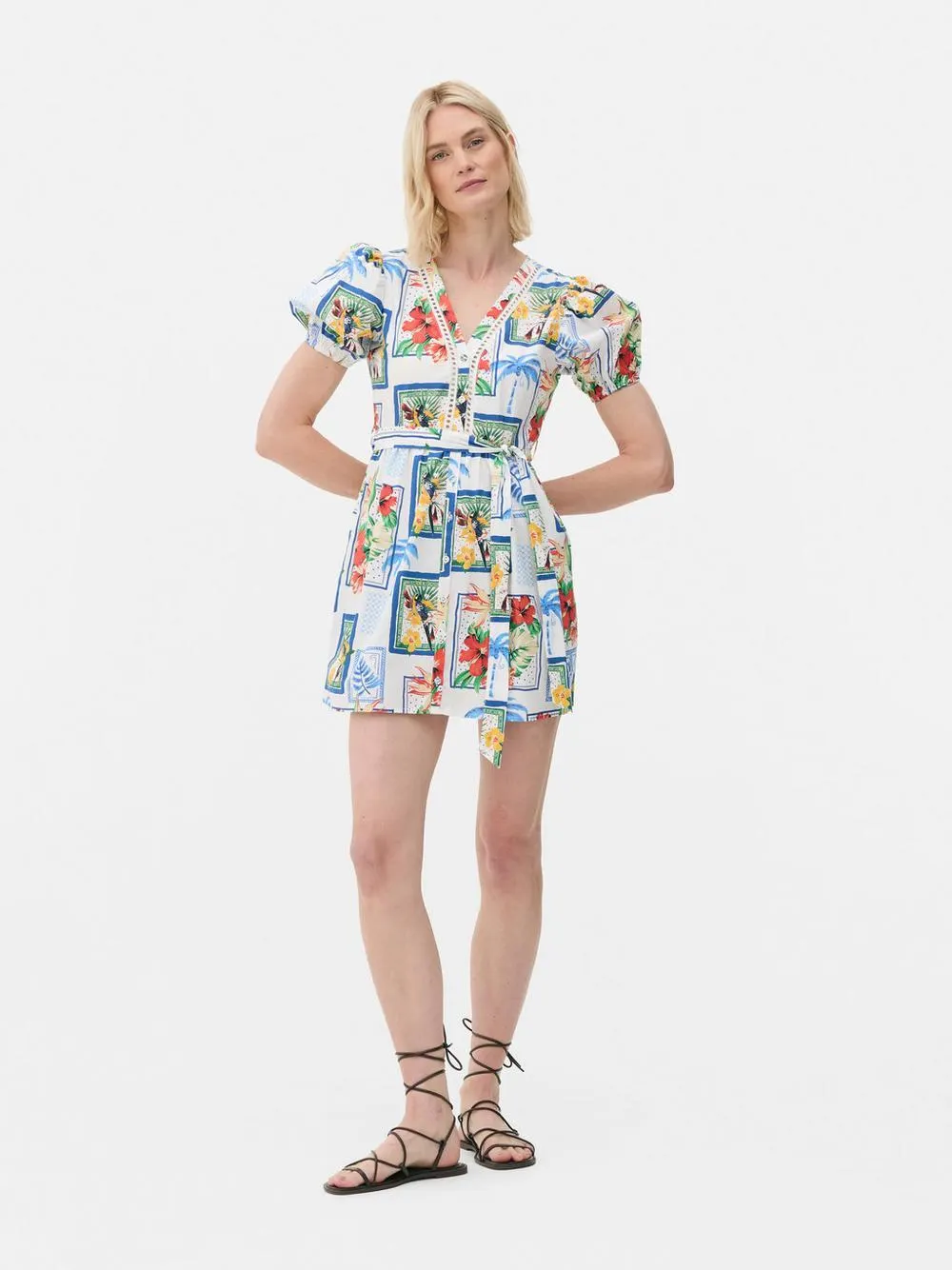 Tropisches Mini-Hemdkleid