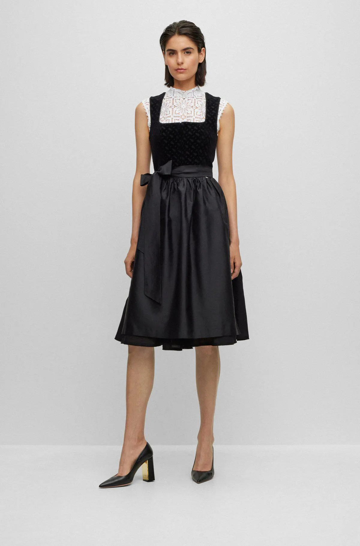 Vestido dirndl BOSS x Kinga Mathe com corpete em veludo com monograma