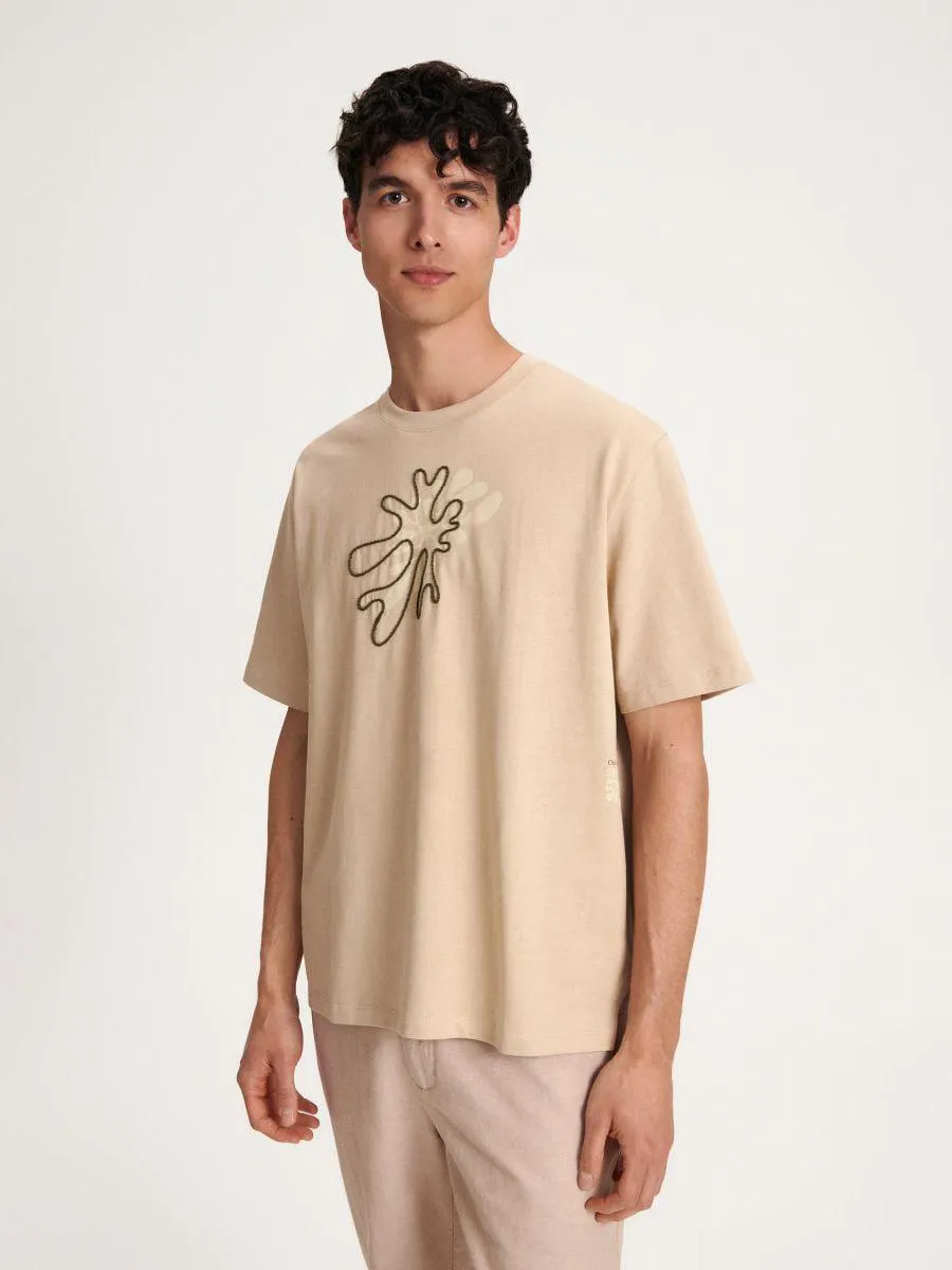 Camiseta oversize con estampado en relieve