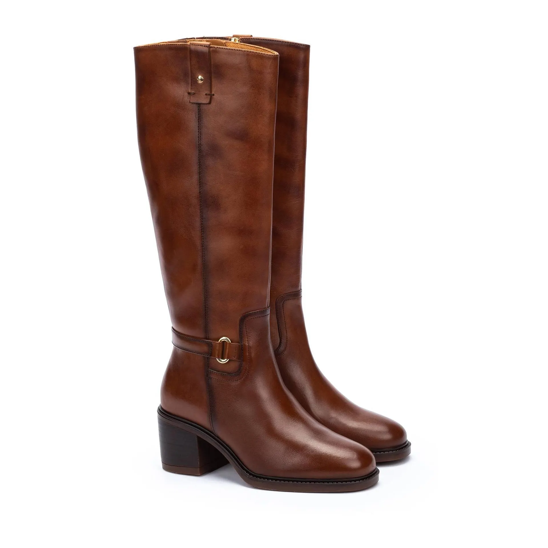 bota alta de mujer con tacón cuadrado