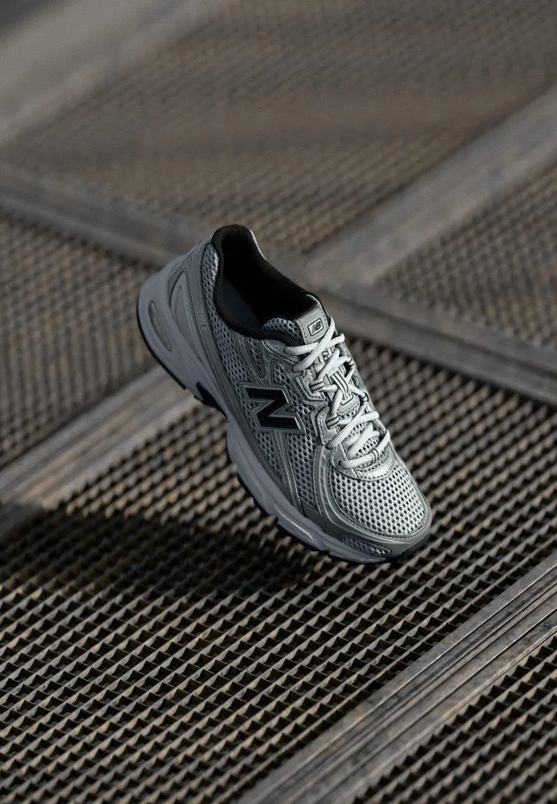 U740 UNISEX - Zapatillas - white