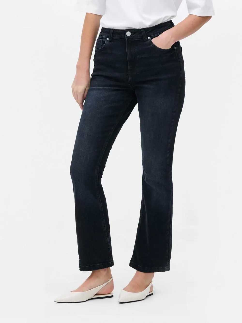 Tvarovací džíny Paula Echevarría s lehce rozšířenými nohavicemi