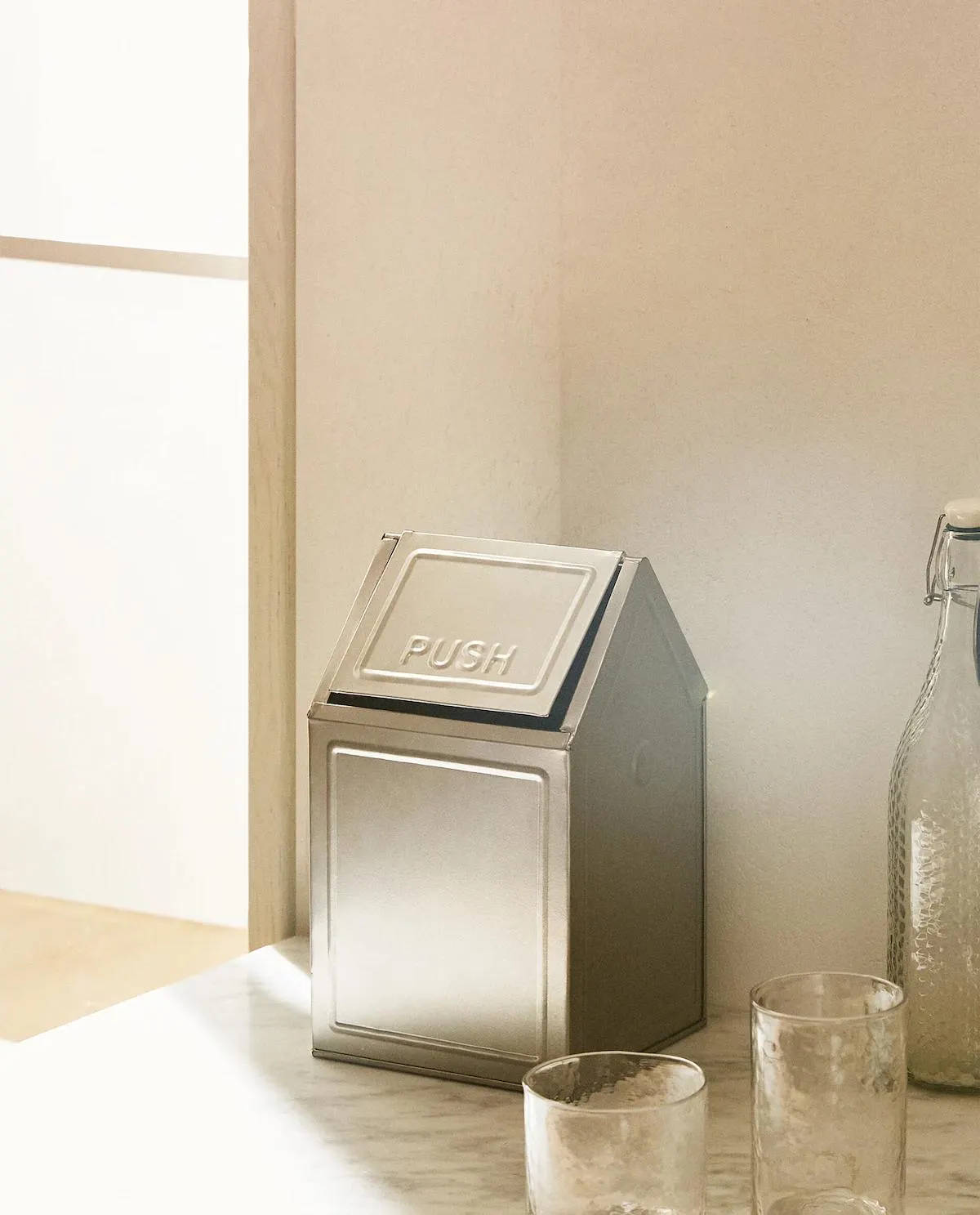 PAPELERA CON TAPA (5L)